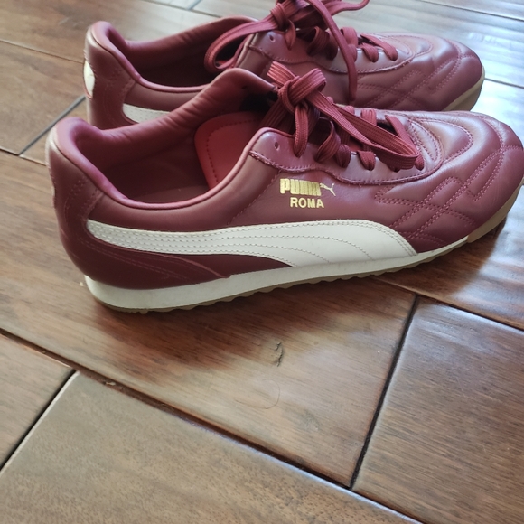 Burgundy/ Maroon Pumas - Picture 2 of 6